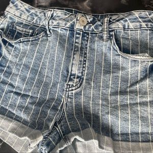 Kohl’s White striped shortie shorts junior size 11